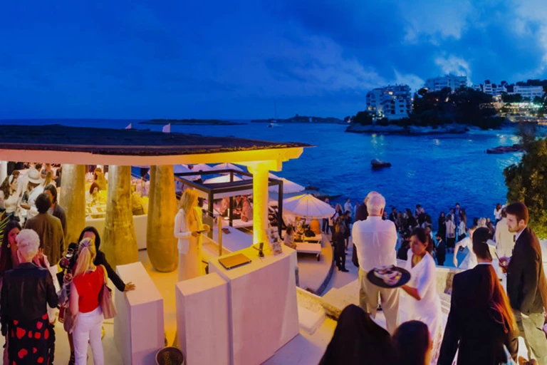 Seaside party with drinks and sunset views – the best things to do in mallorca